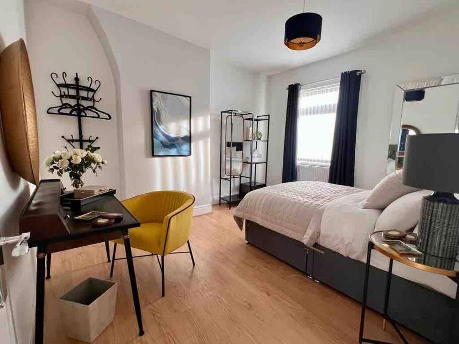 Anfield Home Sleeps 5 Close To Lfc Free Parking リヴァプール エクステリア 写真