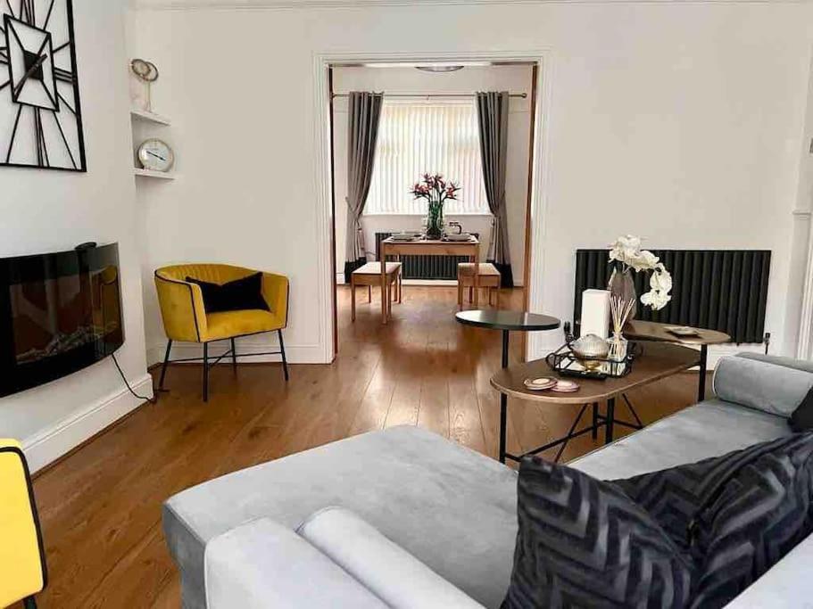 Anfield Home Sleeps 5 Close To Lfc Free Parking リヴァプール エクステリア 写真