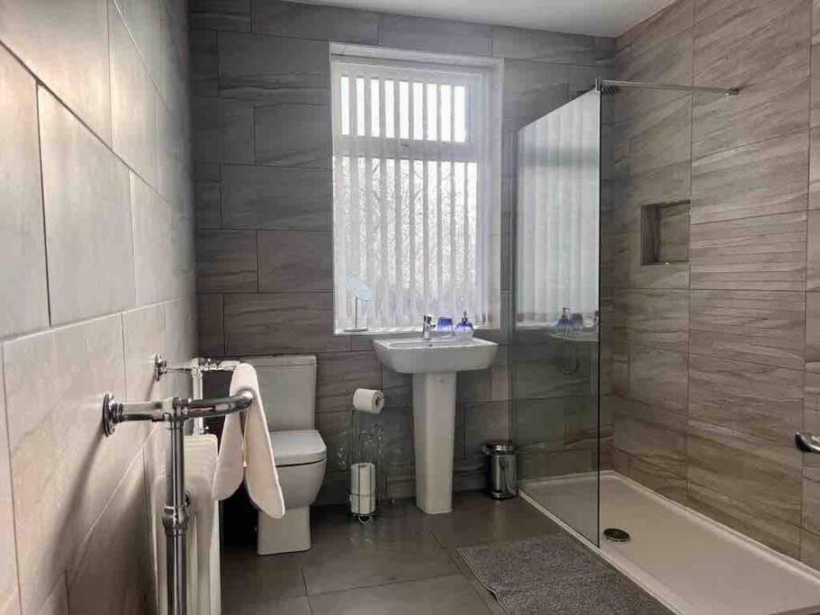 Anfield Home Sleeps 5 Close To Lfc Free Parking リヴァプール エクステリア 写真